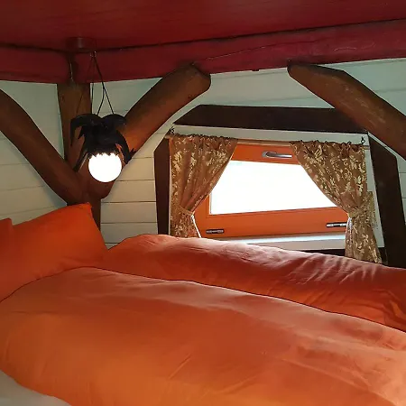 Nyaraló Baumhaushotel Oaseweil