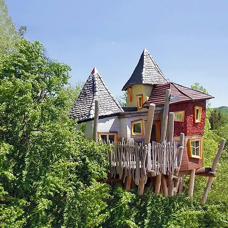 Nyaraló Baumhaushotel Oaseweil