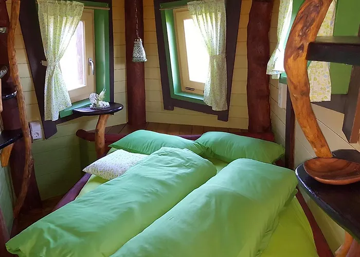 Baumhaushotel Oaseweil